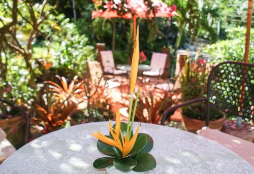 a table with a yellow flower on top of it at Rock Inn Bailan in Ko Chang