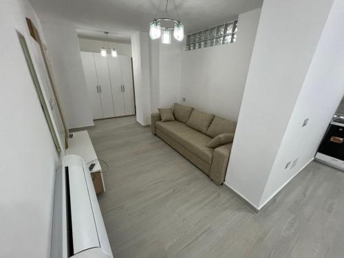a living room with a couch in a room at Lumiver Apartment in Golem