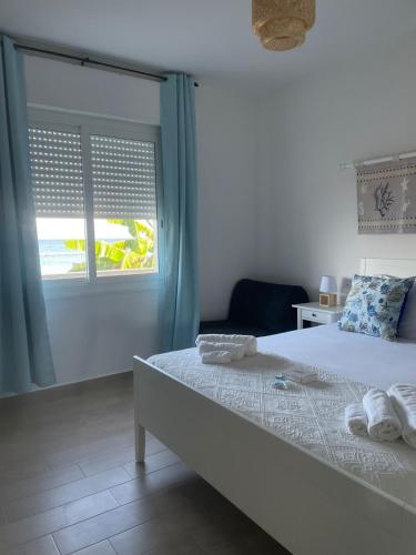 Ένα ή περισσότερα κρεβάτια σε δωμάτιο στο Profumo di mare B&B