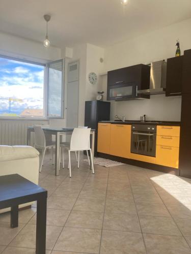 Kuchyň nebo kuchyňský kout v ubytování S a f e t y House Treviglio Milano