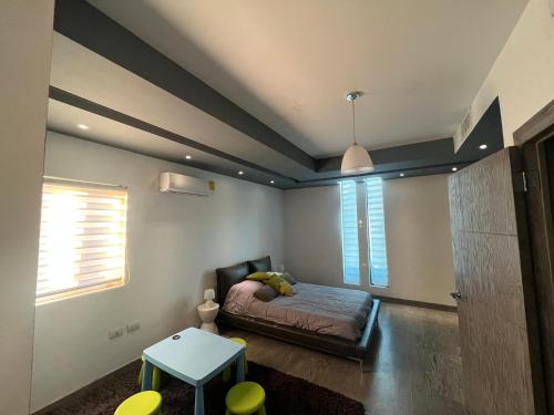 a bedroom with a bed and a table in it at Casa Concept Delicias in Delicias