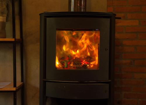 a stove with a fire inside of it at Cabañas DELUXE DUNAS DEL ESTE in Punta Colorada