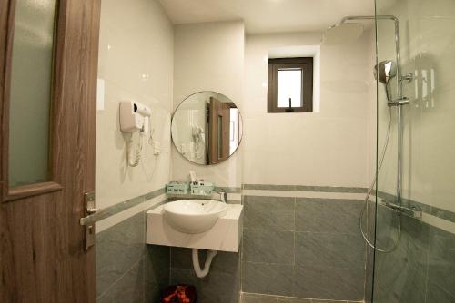 Ένα μπάνιο στο ANH TU Hotel