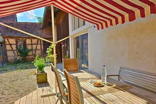 Patio nebo venkovní prostory v ubytování Beau logement au centre d'Alsace