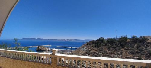 a view of the ocean from a balcony of a house at Appartement vu plage kemado in Al Hoceïma