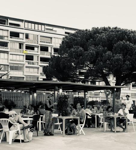 Εστιατόριο ή άλλο μέρος για φαγητό στο Au 526 sur mer