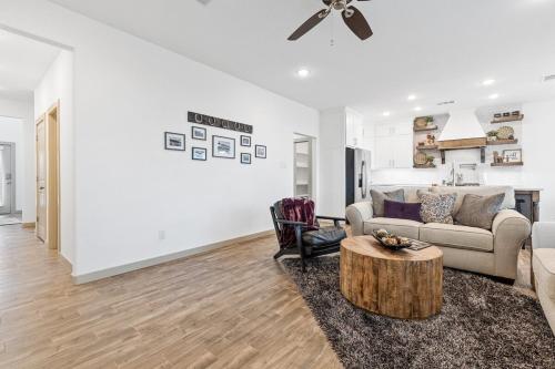 a living room with a couch and a table at Lone Star Escape in Arlington