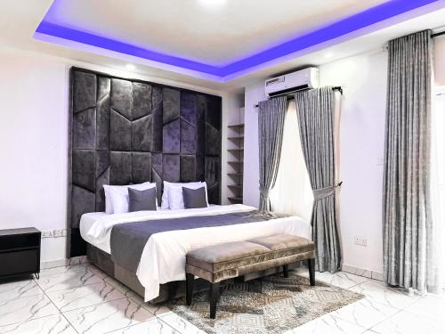 Postel nebo postele na pokoji v ubytování Luxury 3 Bedroom Haven in Lekki