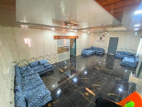 Uma área de estar em Military Farmhouse resort