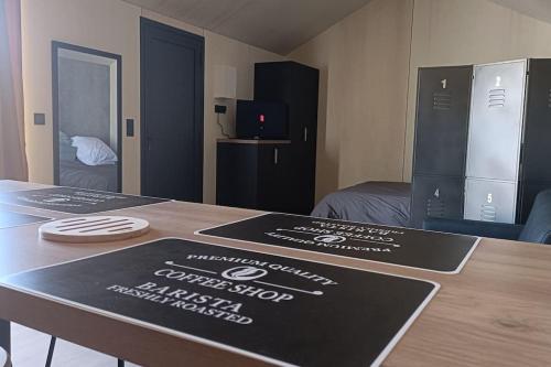 Una cocina o zona de cocina en tiny house confort