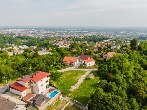 an aerial view of a house with a yard at Čarobni pogled Zagreb in Zagreb