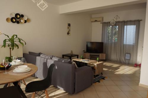 TV a/nebo společenská místnost v ubytování Yapyli Home