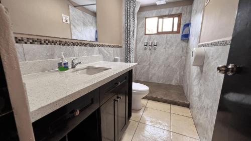 Et badeværelse på Quinta del Carmen, Playa San Diego