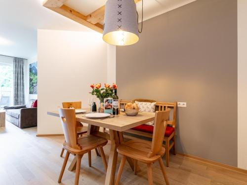 a dining room with a wooden table and chairs at Apart33 Top 2-1 in Haus im Ennstal