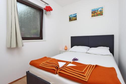 Postel nebo postele na pokoji v ubytování Apartments by the sea Bakar, Rijeka - 15553