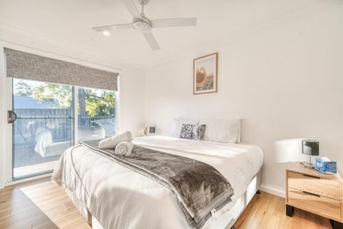 Una cama o camas en una habitación de Bellbird Hideaway
