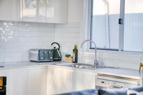 Una cocina o cocineta en Bellbird Hideaway