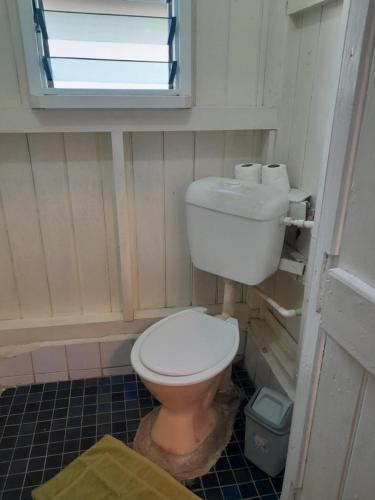 Ein Badezimmer in der Unterkunft New Mavida Lodge