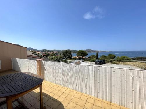 Gallery image of Appartement T3 Climatisé avec Terrasse - Proche Crique, Parking Privé, Idéal Famille - FR-1-309-209 in Banyuls-sur-Mer