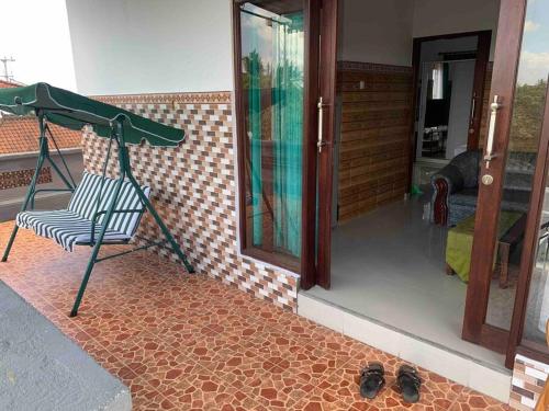 ระเบียงหรือลานระเบียงของ 3 bedroom villa with private pool, 7min to beach