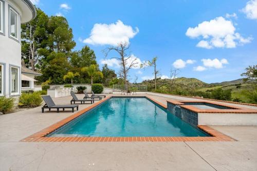 Kolam renang di atau dekat dengan Luxury Oasis With Panoramic Views