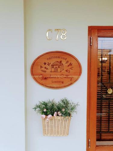 Сертификат, награда, вывеска или другой документ, выставленный в Cottonwood Villa Grandma's 3BR 10pax Wi-Fi BBQ