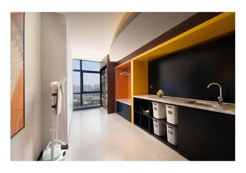 Kuchyň nebo kuchyňský kout v ubytování 南宁兴宁希尔顿欢朋酒店 Hampton by Hilton Nanning Xingning