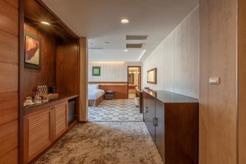 a hallway of a hotel room with a bathroom at 水漾月明度假文旅 in Touwu