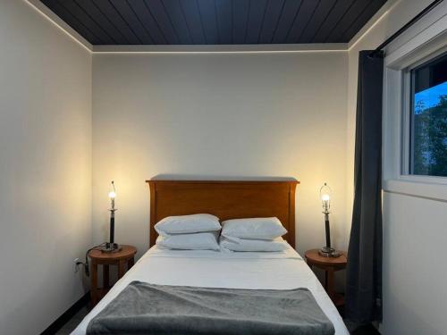 Ένα ή περισσότερα κρεβάτια σε δωμάτιο στο 1 BD Motel Condo with kitchenette - 13