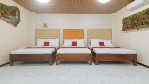 Postel nebo postele na pokoji v ubytování RedDoorz at GaDi Hotel San Jose del Monte City