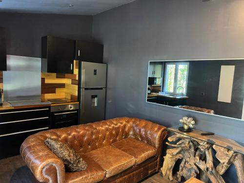Η κουζίνα ή μικρή κουζίνα στο Love room villa rhôna avec jacuzzi