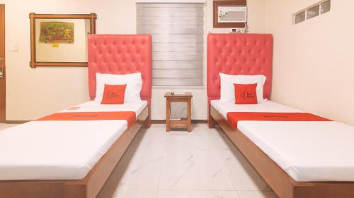 Postel nebo postele na pokoji v ubytování RedDoorz at GaDi Hotel San Jose del Monte City
