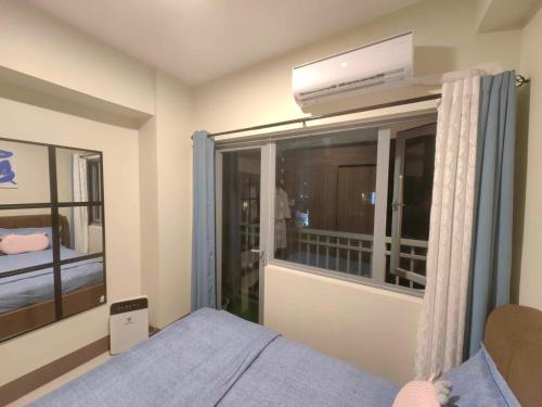 Ένα ή περισσότερα κρεβάτια σε δωμάτιο στο Casa Fama - Fame Residences Staycation