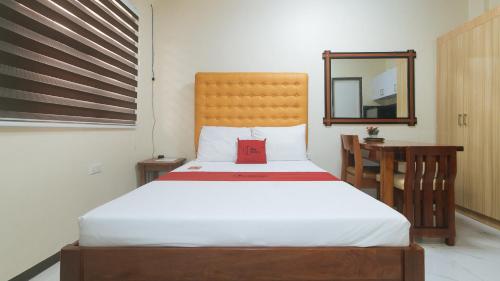 Postel nebo postele na pokoji v ubytování RedDoorz at GaDi Hotel San Jose del Monte City