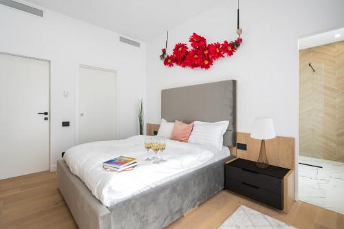 Ένα ή περισσότερα κρεβάτια σε δωμάτιο στο Eden - Elegant Retreat in Rosetti Luxury