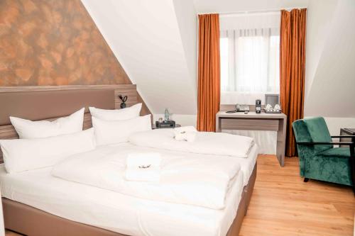 Postel nebo postele na pokoji v ubytování Central Hotel & Lounge Adult Only