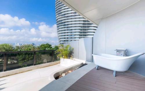 Балкон или терраса в Sanya Romantic Journey Sea Resort & Spa