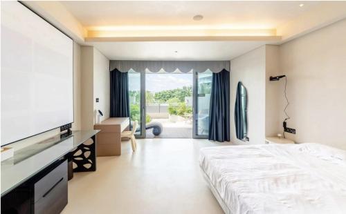 Кровать или кровати в номере Sanya Romantic Journey Sea Resort & Spa