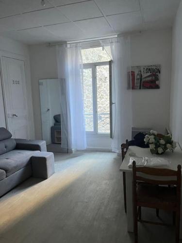 Felix YourHostHelper