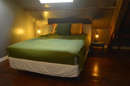 a bedroom with a large bed in a room at B&B Bon Vivant in Brinay