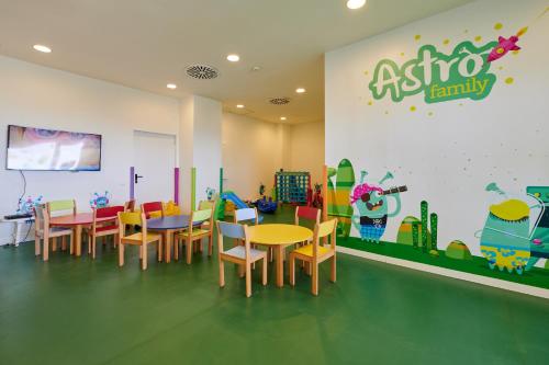 Dětský klub v ubytování Alua Calas de Mallorca Resort