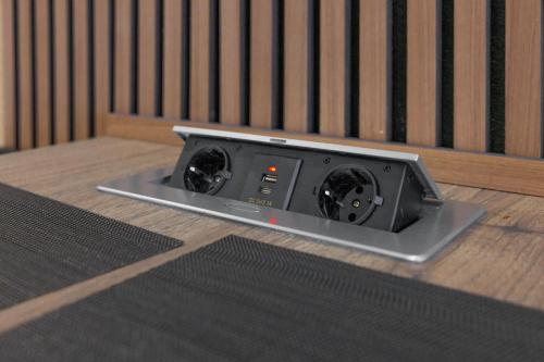 a router sitting on the floor next to a bench at Schöne Wohnung mit Terrasse Nähe Airport in Schönefeld