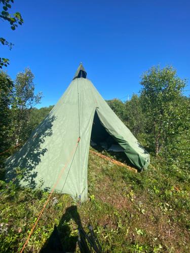 Gambar di galeri bagi Lávvu di Karlsøy