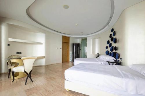 Кровать или кровати в номере Sanya Romantic Journey Sea Resort & Spa