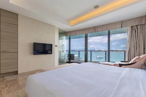 Телевизор и/или развлекательный центр в Sanya Romantic Journey Sea Resort & Spa