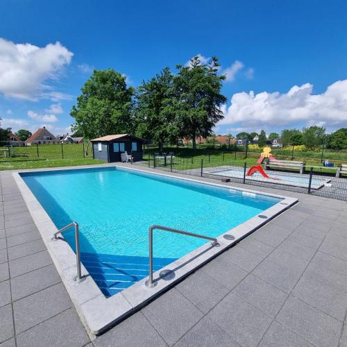 Πισίνα στο ή κοντά στο Luxus Familienvilla mit Jacuzzi & Sauna 2