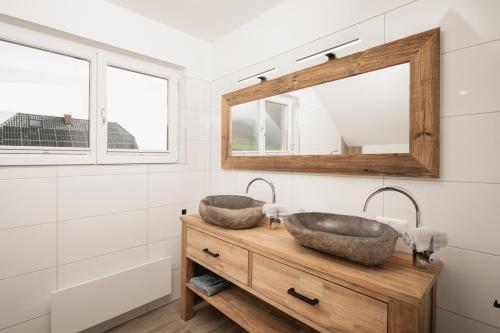 Bilik mandi di Pistenblick Lodge