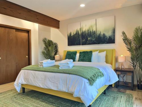 a bedroom with a bed with towels on it at BearHug AC, Pool, Hot Tub, Tennis, Close to Resort in Killington