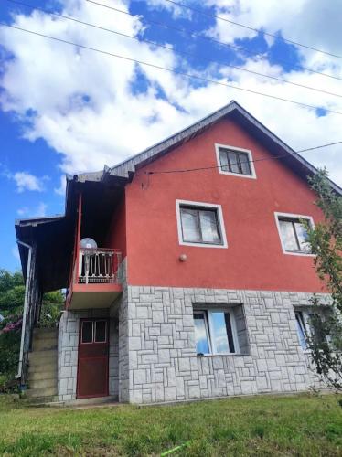 Budova, kde se prázdninový dům nachází