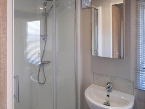 Ένα μπάνιο στο Pinewoods Beach no.5 - sleeps 6 – dog friendly